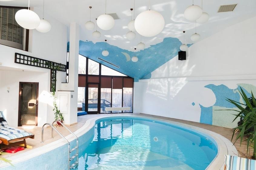 Casă individuală cu 10 camere cu Piscina în Mihai Bravu