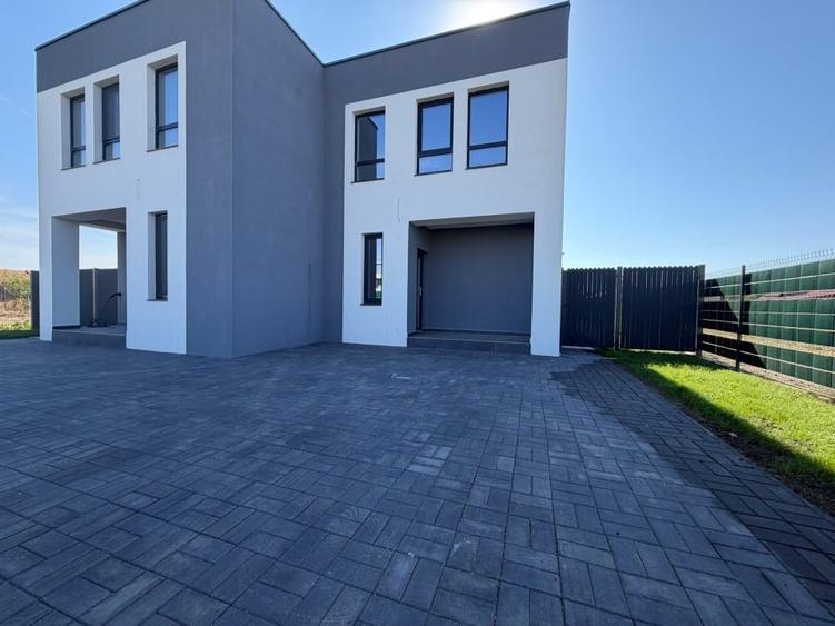 Duplex cu 4 camere cu Canalizare în Săcălaz