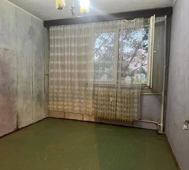 Apartament cu 3 camere decomandat în Drumul Taberei