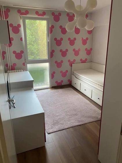 Apartament cu 3 camere semidecomandat în Titan