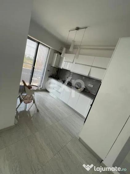Apartament cu 3 camere semidecomandat în Central