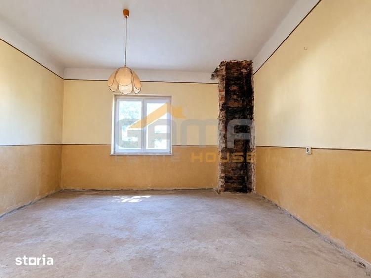 Casă cu 5 camere cu Teren 100 Mp în Drăgășani