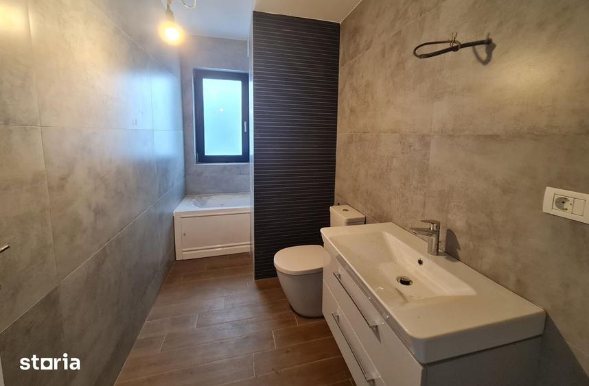Casă cu 5 camere cu Teren 250 Mp în Central
