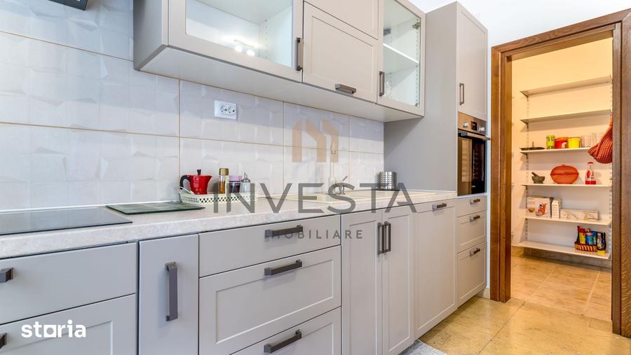 Casă cu 6 camere cu Teren 471 Mp în Central
