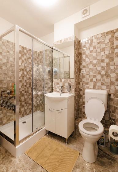 Apartament cu 2 camere semidecomandat, mobilat în P-ța Unirii