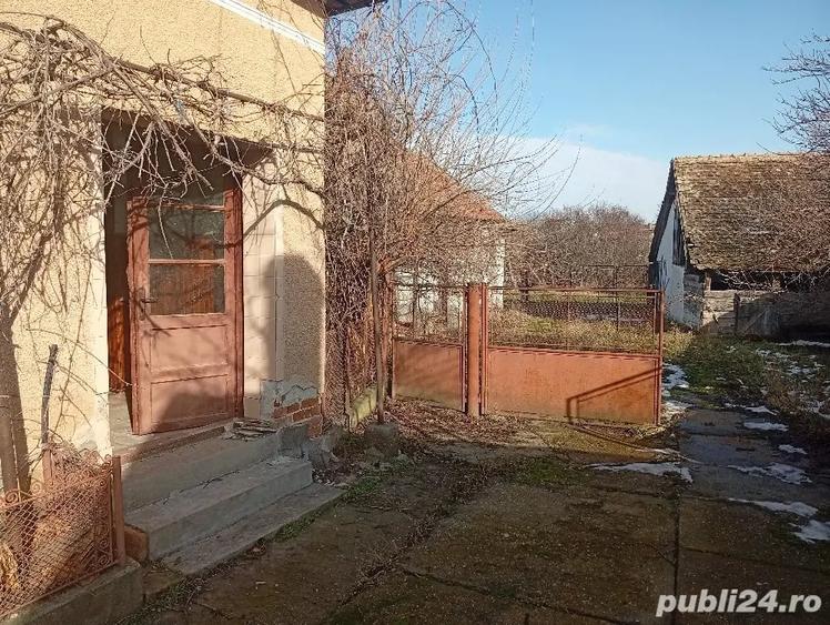 Casă cu 4 camere cu Teren 1400 Mp în Central