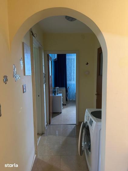 Apartament cu 3 camere decomandat în Titan