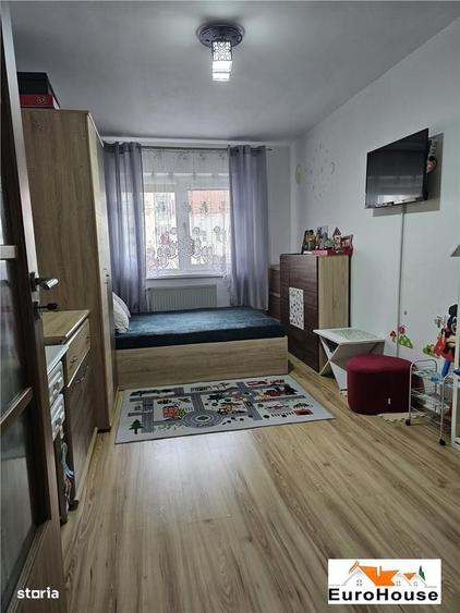 Apartament cu 3 camere în Cetate