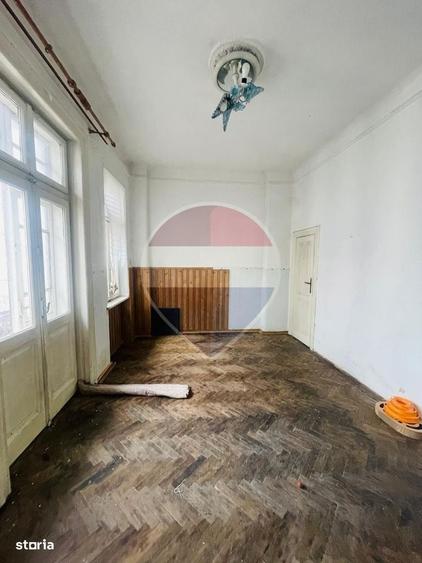 Spațiu comercial, de 302 mp, în P-ța Unirii