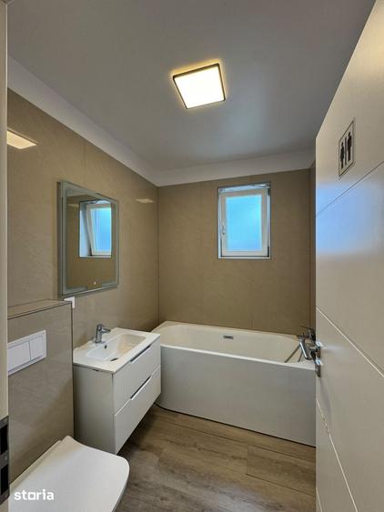 Apartament cu 3 camere decomandat în Est