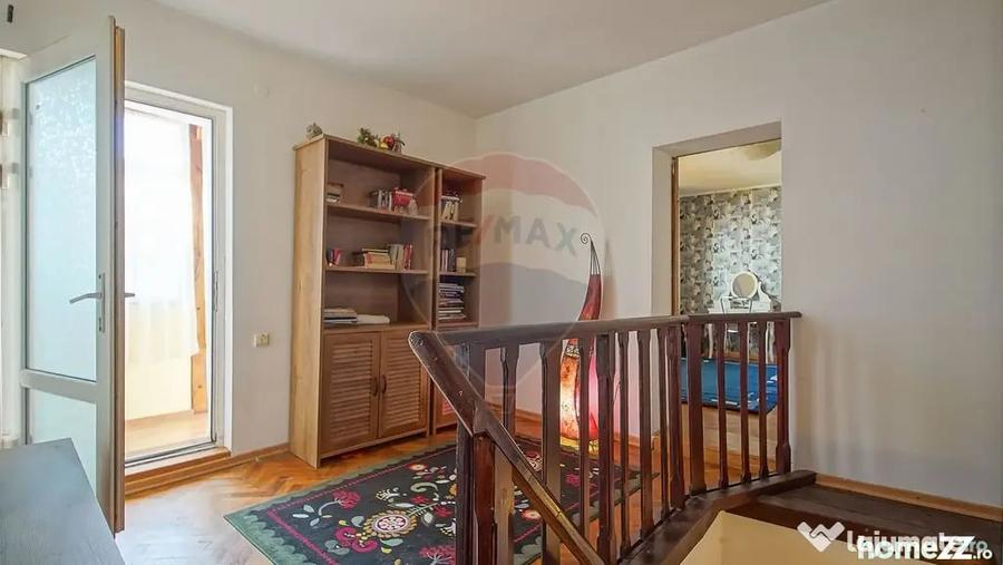 Casă cu 7 camere cu Teren 450 Mp în Caragiale
