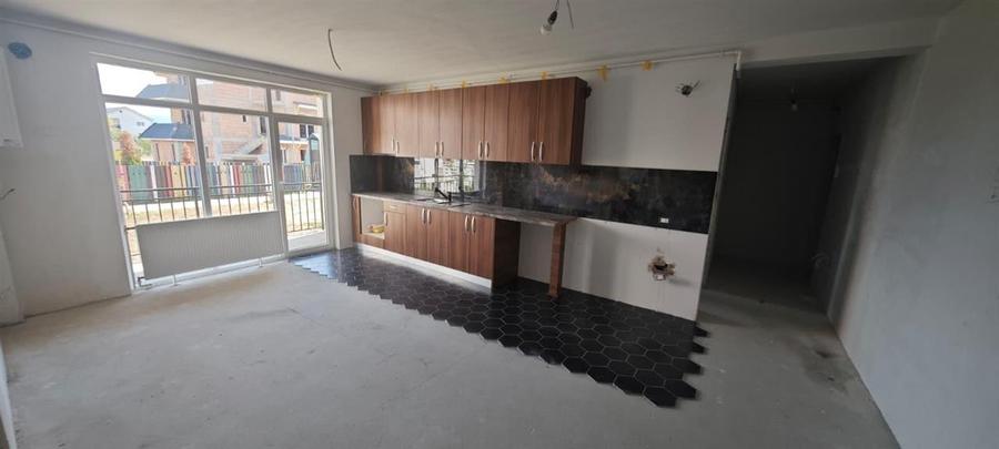 Apartament cu 3 camere decomandat, mobilat în Exterior Sud