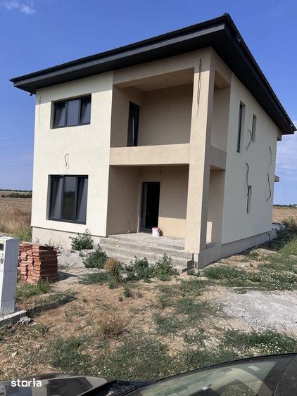 Casă cu 4 camere cu Teren 350 Mp în Vidra