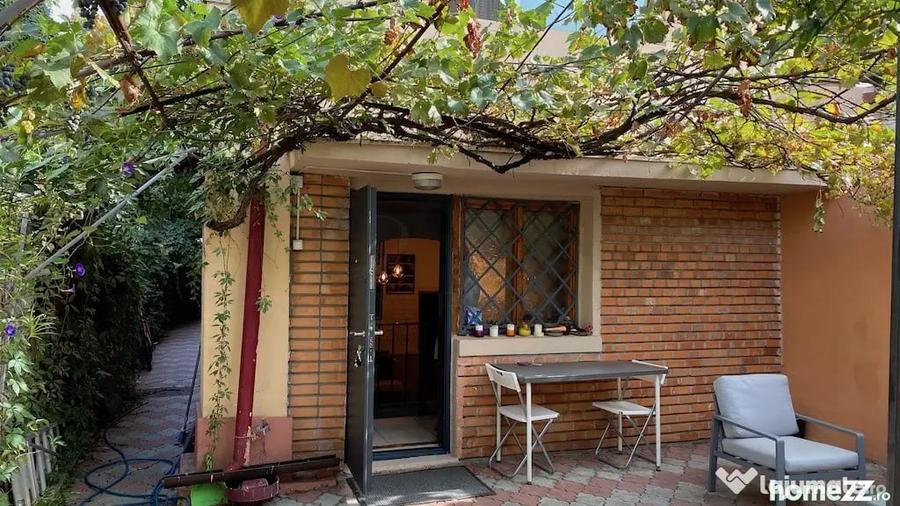 Casă cu 2 camere cu Teren 180 Mp în Domenii