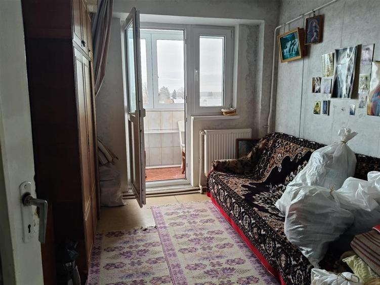 Apartament cu 3 camere decomandat în Barieră
