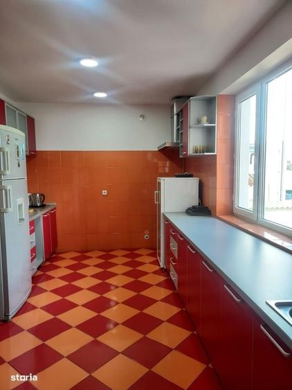 Casă cu 4 camere decomandat în Central