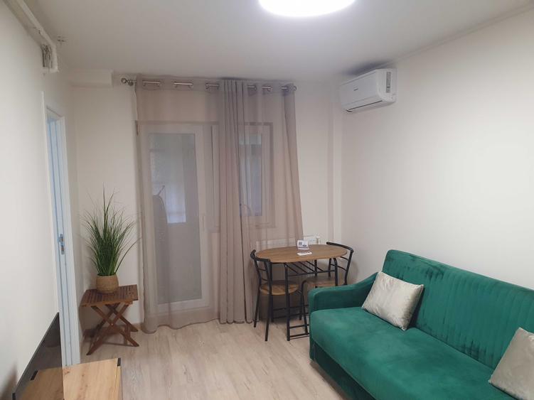 Garsonieră semidecomandată în Casa Cărții