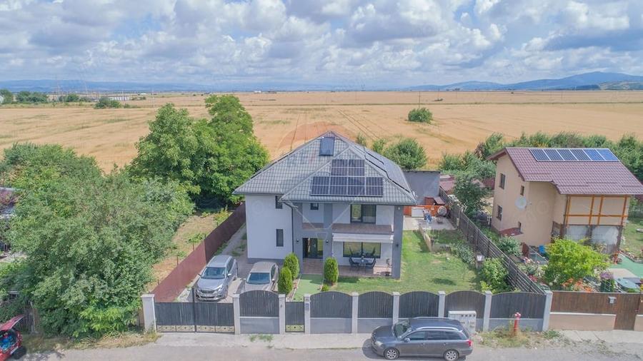 Casă cu 5 camere cu Teren 605 Mp în Electroprecizia