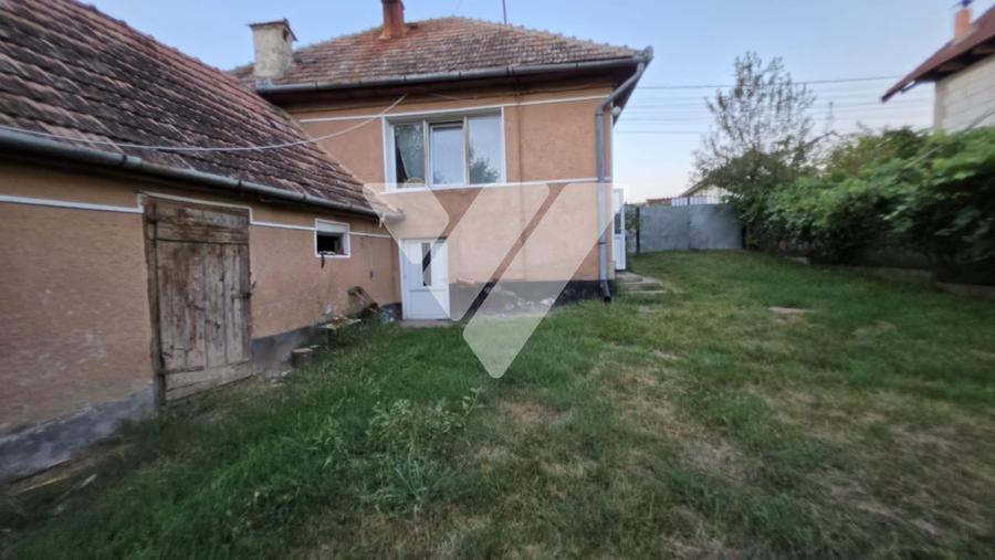 Casă individuală cu 3 camere cu Canalizare în Ruși