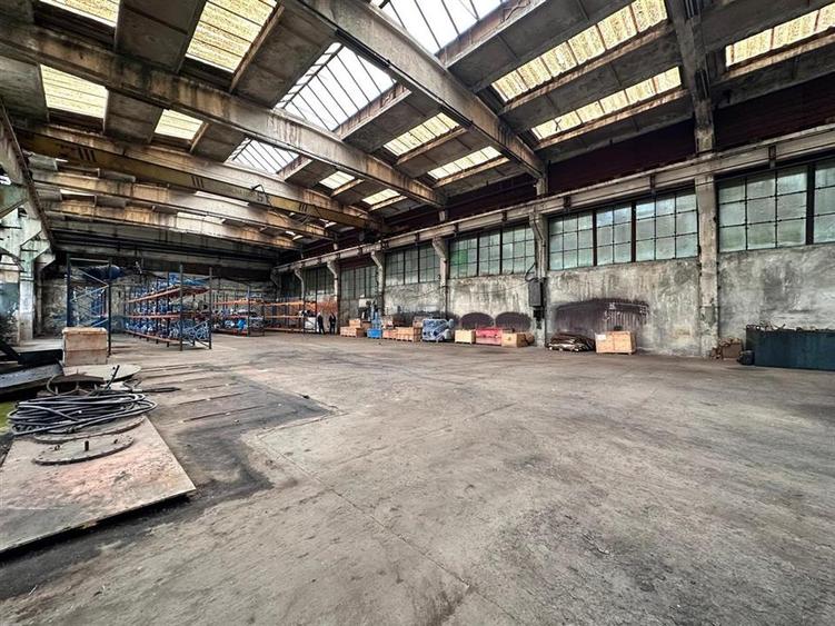 Spațiu industrial, de 5,132 mp, în Central