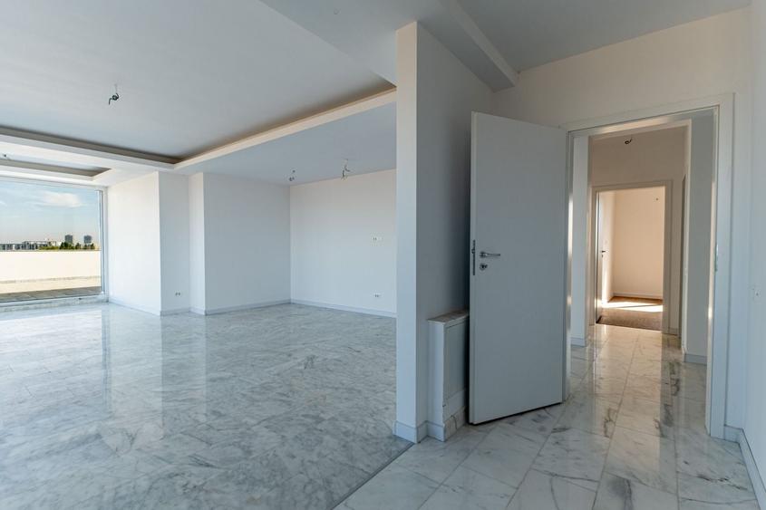 Apartament cu 3 camere semidecomandat în Metalurgiei