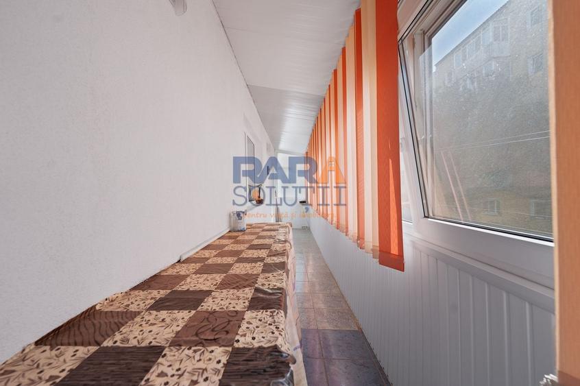 Apartament cu 3 camere semidecomandat, mobilat în Nord