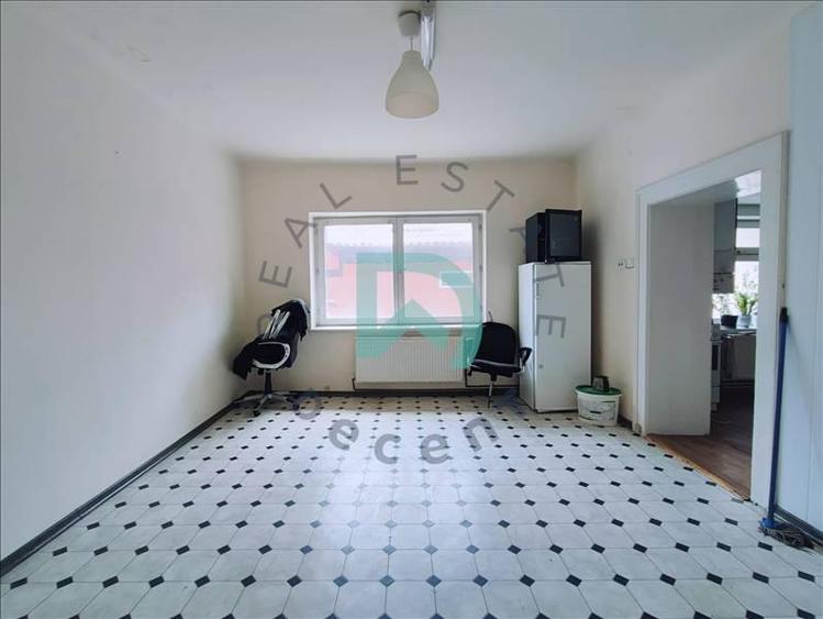 Apartament cu 5 camere semidecomandat în Brașovul Vechi
