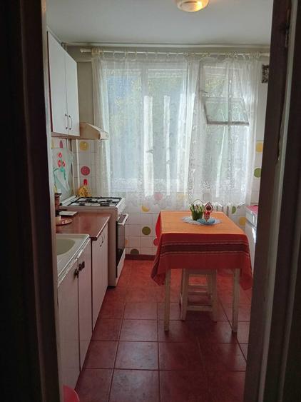 Apartament cu 3 camere semidecomandat în Drumul Taberei