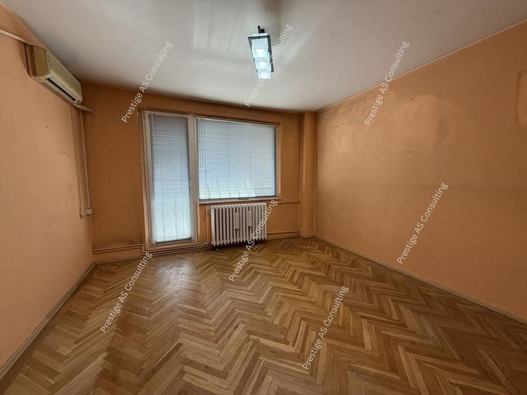 Apartament cu 4 camere decomandat în Central
