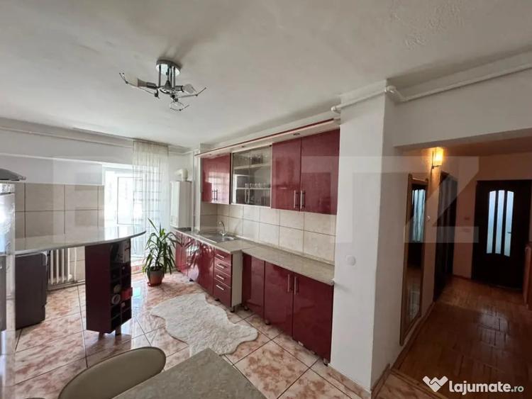 Apartament cu 3 camere decomandat în Central