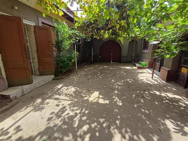 Casă individuală cu 5 camere cu Canalizare în Sud