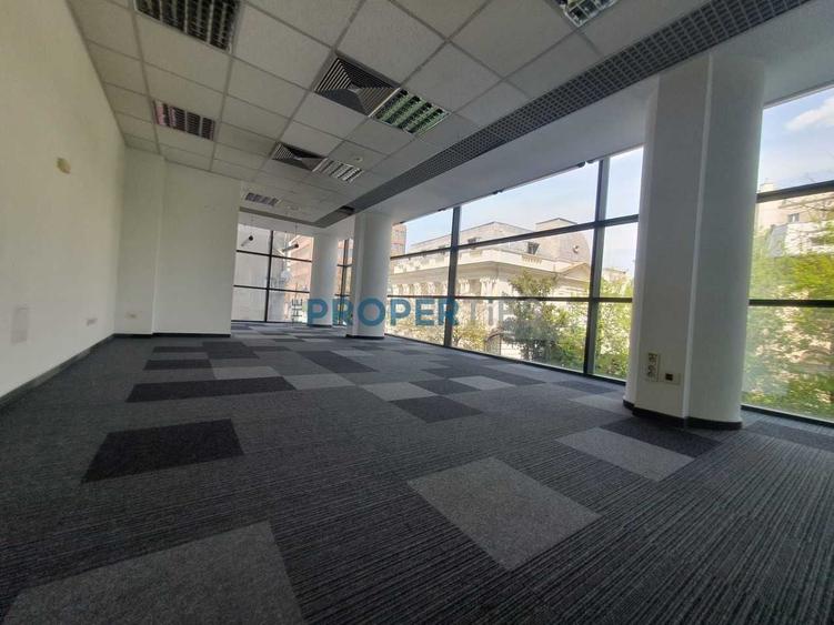 Birou, de 482 mp, în Universitate
