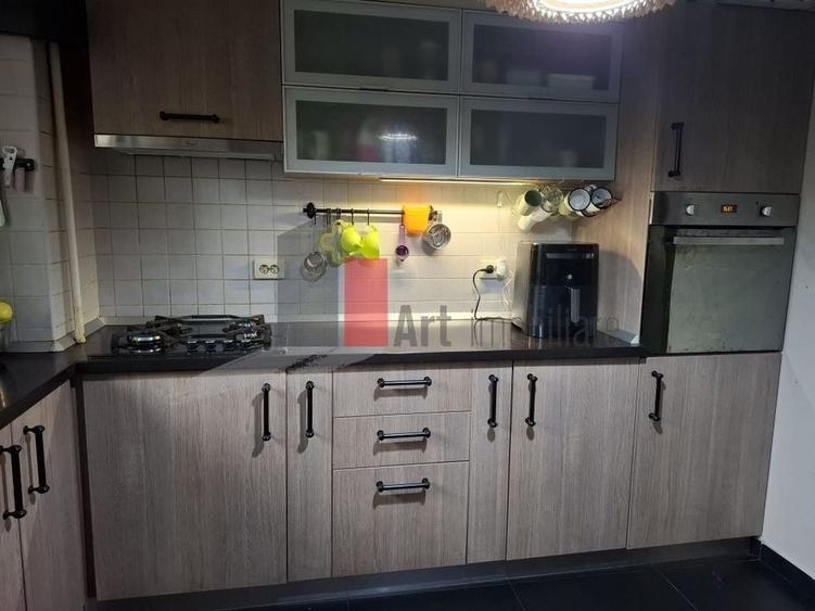 Apartament cu 3 camere decomandat în Tineretului