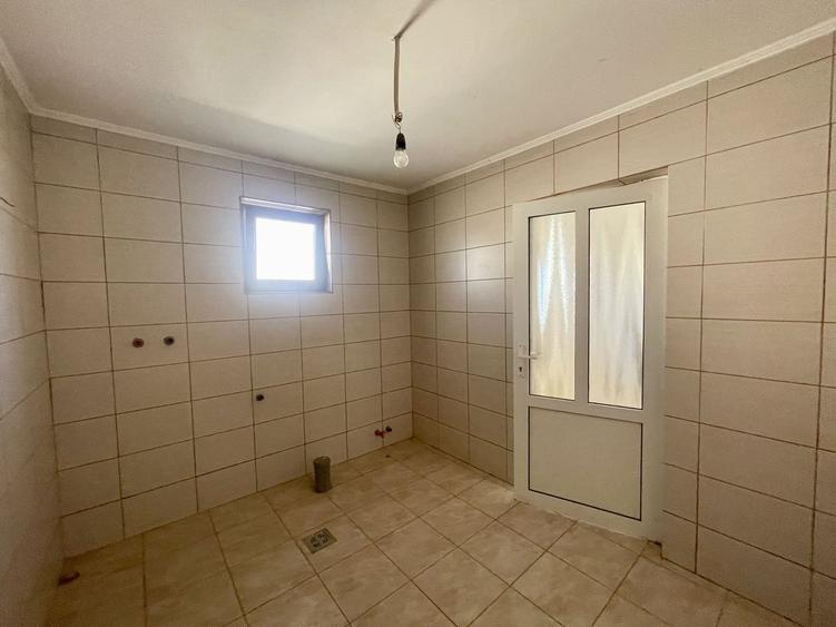 Casă individuală cu 3 camere cu Canalizare în Frătăuții Noi