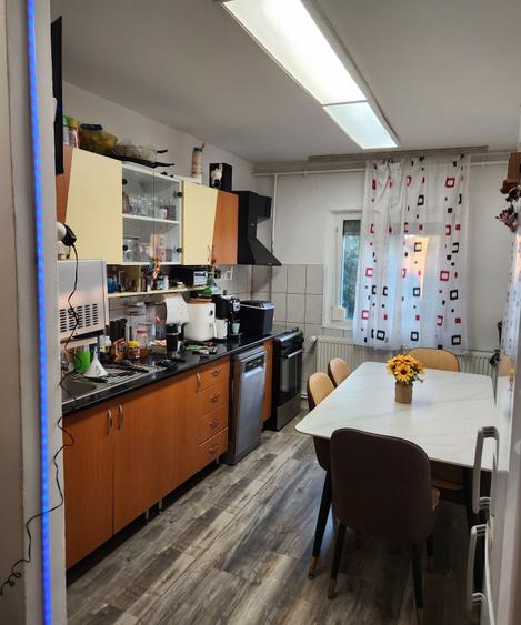 Apartament cu 3 camere decomandat în Dorobanți 2