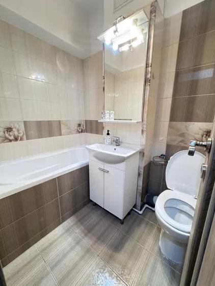 Apartament cu 2 camere decomandat, mobilat în Casa de Cultură
