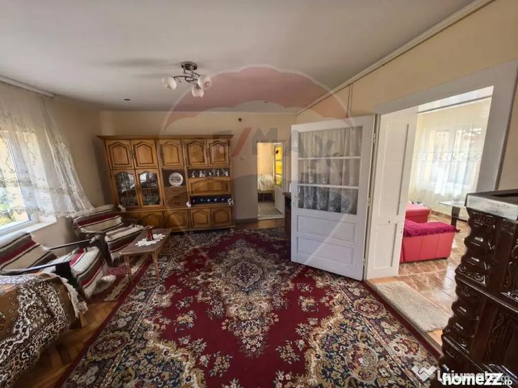 Casă cu 4 camere cu Teren 1295 Mp în Central