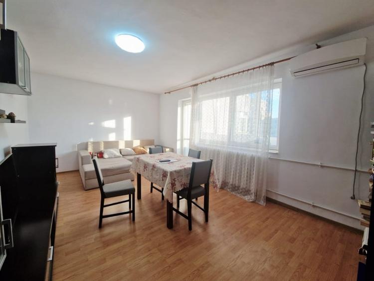 Apartament cu 4 camere decomandat, mobilat în Pantelimon