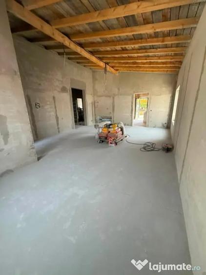 Casă cu 4 camere cu Teren 800 Mp în Central