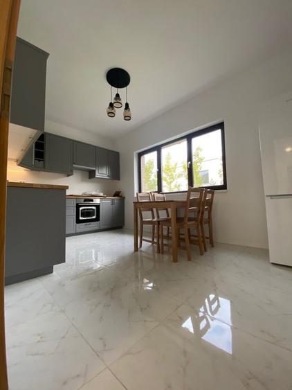 Casă individuală cu 5 camere cu Teren 350 Mp în Central