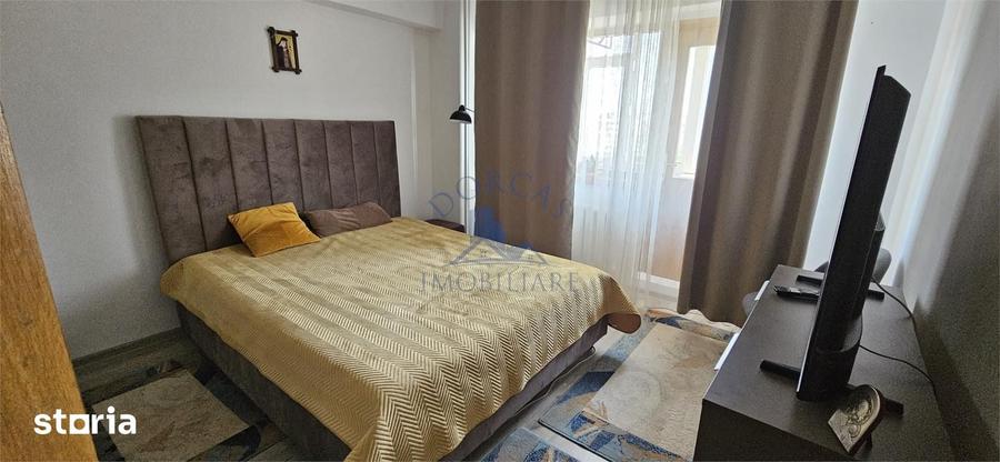 Apartament cu 4 camere decomandat în Calea București