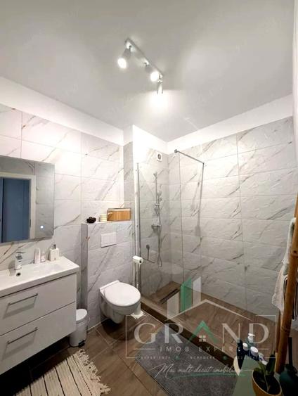Apartament cu 2 camere semidecomandat, mobilat în Între Lacuri