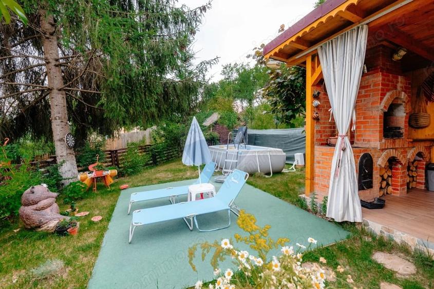 Casă cu 6 camere cu Teren 861 Mp în Corbi