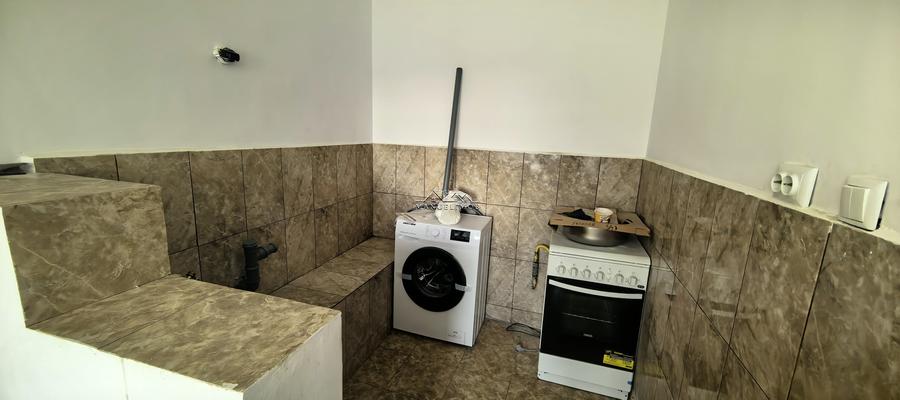 Casă individuală cu 3 camere cu Canalizare în Central
