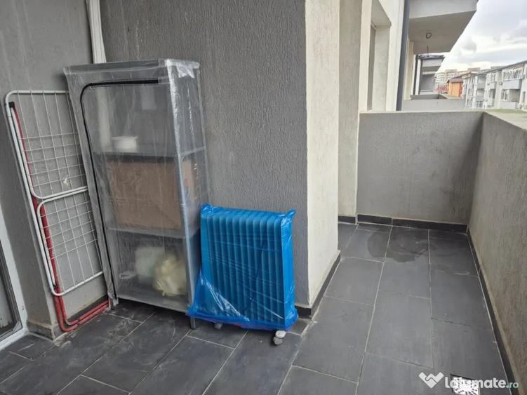 Garsonieră decomandată în Titan