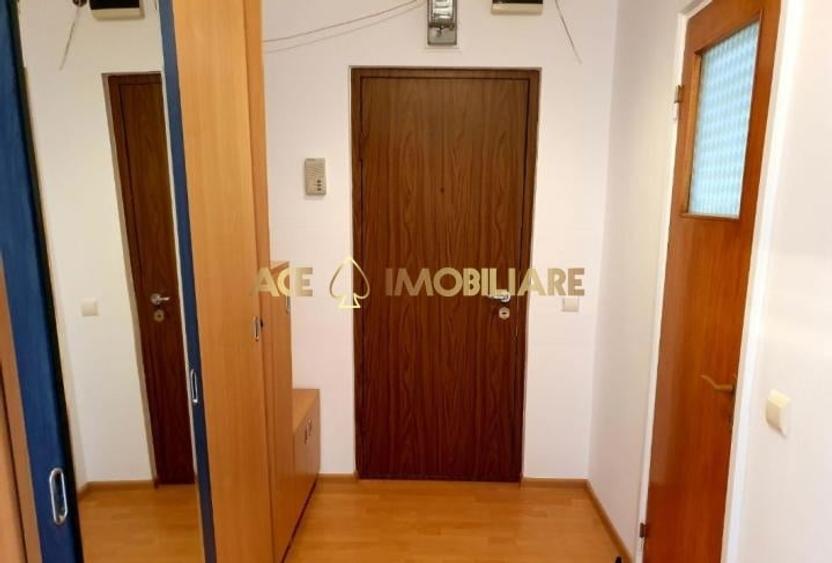 Apartament cu 3 camere semidecomandat în Drumul Taberei