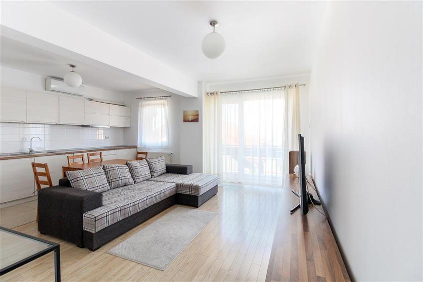 Apartament cu 2 camere semidecomandat în Bună Ziua