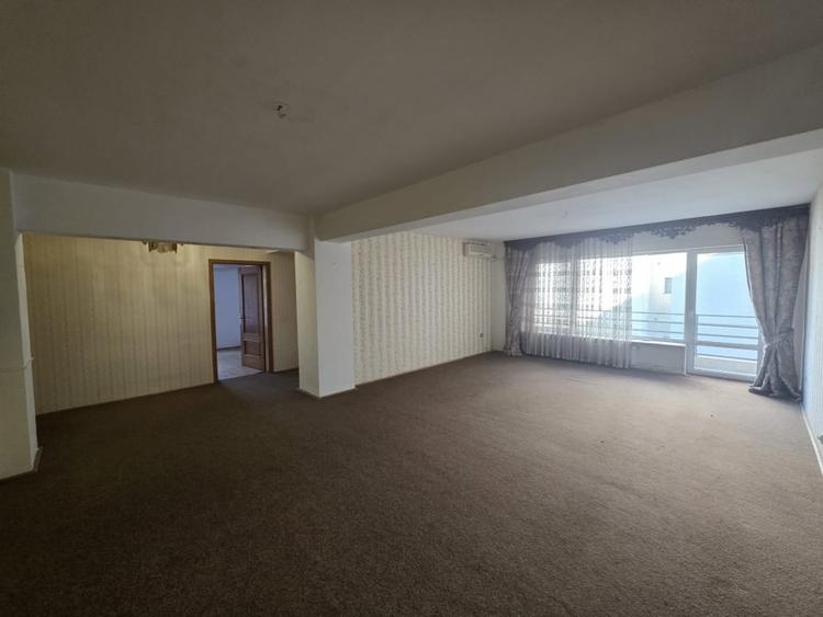 Apartament cu 4 camere decomandat, mobilat în Primăverii