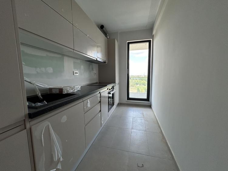 Apartament cu 3 camere semidecomandat în P-ta Presei Libere
