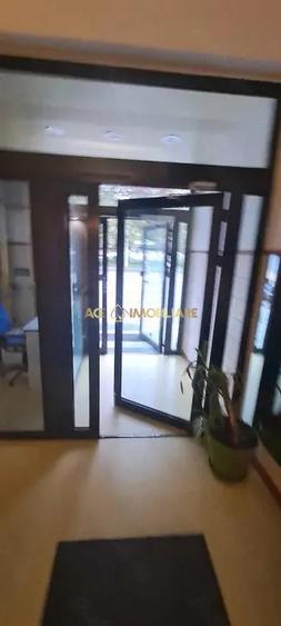 Apartament cu 3 camere semidecomandat, mobilat în Obor